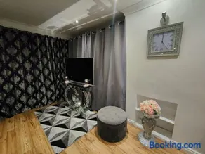 GRAVESEND - BEAUTIFUL Studio - Image 5