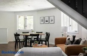 New Beautifully Updated Home with Gameroom! - Image 2