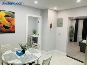 Luxury Oasis Near JFK and UBS Arena - Image 5