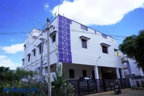 WHITE HOUSE - 3BHK Elegant Apartment - Image 2