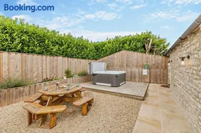 3 Bed in Hartington oc-h30059 - Image 1