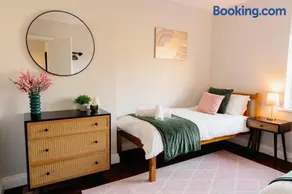 Stylish Skipton 3 Bed, WIFI, Dog Friendly, Walks - Image 2