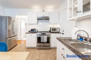 The Blue Sapphire 2BR 2 King beds & ample backyard - Image 2