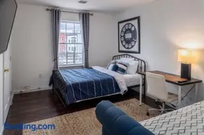 Huge 3BR Urban Gem just 3 miles to NYC plus Free Parking - Image 5