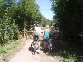 Charmant Gîte Familial avec Grand Terrain, à Proximité de Fontgombault et de la Creuse - Image 3