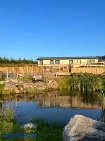 Maneight Luxury Lodge with hot tub - Image 3