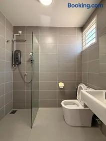 Adira Sendayan 8 to 11 Pax Stay - Image 2
