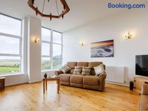5 Bed in Holsworthy oc-89900 - Image 3