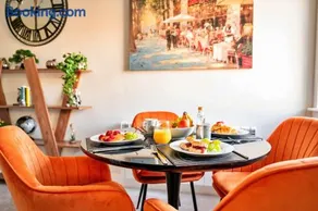 Finest Retreats - Market View - Image 4