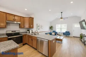 3BR 2BA Home with King Queen & Twin Beds - Image 4