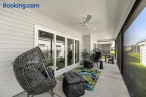 Chic Villages 3BR King Suite With Patio & Golf Cart - Image 2