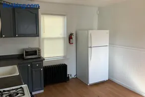 Private house with 3 bedrooms and 1 bathroom, free parking, convenient to NYC Manhattan bus and train, MetLife Stadium FIFA World Cup 35 minutes away - Image 4