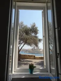 Valletta Grand Harbour Loft - Image 1