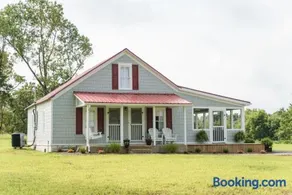 The Little Farmhouse at Garrison Farmstead near Greensburg KY - Image 1