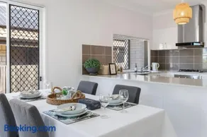Modern 3BR Home in Peaceful Deebing Heights - Image 2