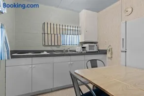 Comfortable, Quiet 395 Cabin 3 w/ Mountain View Near Topaz Lake - Image 2