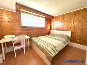 Beautiful Place with Kitchen, Washing Machine and Internet Near YVR Airport, Transit and Shopping Mall - Image 2