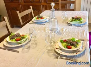 Chez Francoise - Image 5