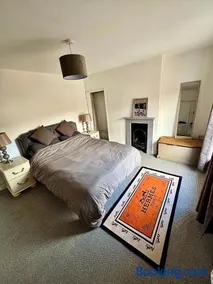 Stylish & modern 2 bedroom City Centre Norwich Home - Image 3