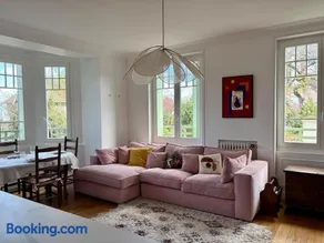 Beautiful family home 10 minutes from Versailles - Image 1