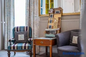 Cosy B&B with Parking Above Café Alf Resco - Image 4