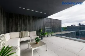 Boho Deluxe Apart - największy apartament 130m2 nad Jeziorem Ukiel z 50m tarasem, przy jeziorze, garaż podziemny, klimatyzacja, 3 sypialnie plus salon, 2 łazienki, winda, fvat - Image 1