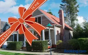Clamdigger Cottage by Seabrook Hospitality - Image 1