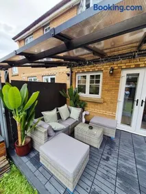 Elegant 2 bedroom house, FREE parking, close to EDINBURGH - Image 4