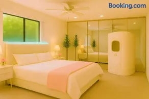 Luxury Pool View Spa Suite-Massage Chair-Steam Sauna-Welcome Champagne ! - Image 3