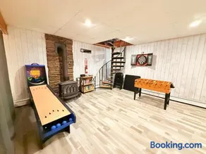 Bethel Escape Hot Tub 4 beds Game Room and Fire pit Fully Stocked Kitchen - Image 3
