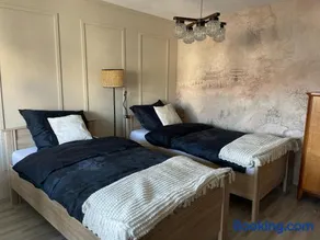 Stylisches City Apartment mit Balkon und Garage - Image 5