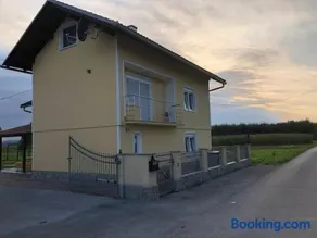 Luxurious holiday home DOMiCILJ with pool, fitness room & play area - Image 2