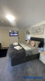 Hayy Studios Comfortable Stays in Deighton - Image 2