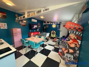 Suite Rétro Chic avec Spa en Terrasse - Image 1