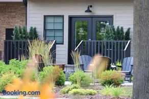 Charming Riverfront Stay - Heart of Downtown - Image 1