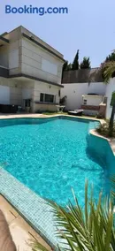 Exclusive luxury villa private pool avec trois chambres deux salons and garden vu sur mer mnar - Image 1