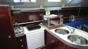 AMAZING FLAT IN CLASSIC SAILING BOAT in BARCELONA - Image 1