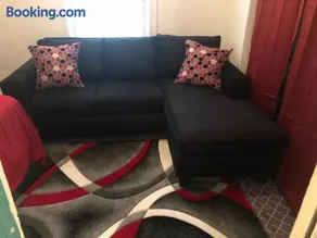 A Hidden Gem, approx 15 mins to downtown Chicago! - Image 2