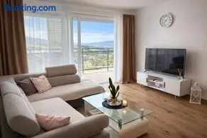 Modern Smart Apartment - Self Check-in, Panoramic View & Garage - Image 2