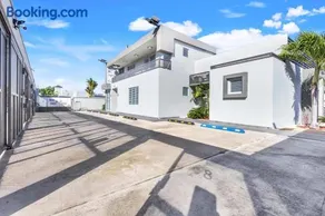 AQUA Ville Moderna - Serene 16BR Coastal Haven Villa with Pool - Image 3