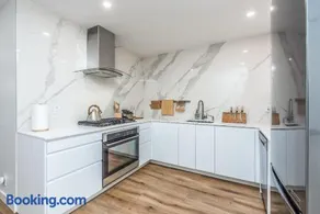 Spacious apartment near downtown - Image 3