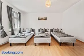 Chic Apartment with Parking place - Image 1
