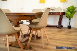 Bumble Bee Bungalow Serviced Accommodation - Image 4