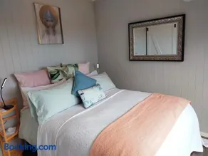 Secluded, private rural retreat mins from Warkworth -"Avondale" Minihouse - Image 1