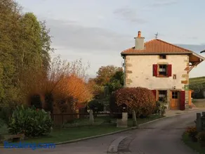 Gîte Tranquille avec Cheminée, Terrasse sur la Saône et Borne EV, Animaux Bienvenus - Image 3
