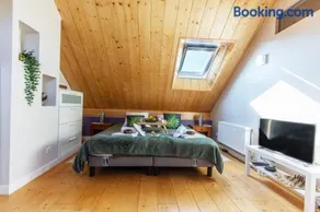 Chalet Like Upstairs Private Suite - Image 2