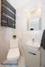 Super Cool Luxury Studio near the beach - Smart TV, Fast WiFi - Image 3