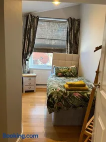 2 bedroom central apartment - Image 2