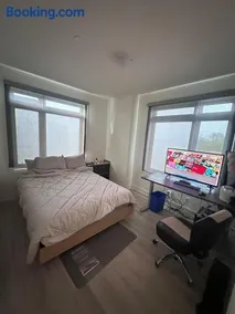 2bedroom Townhome in South Richmond Hill - Image 2