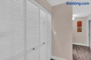 Arlington 2BR 2Ba Apartment in Crystal City - Image 2